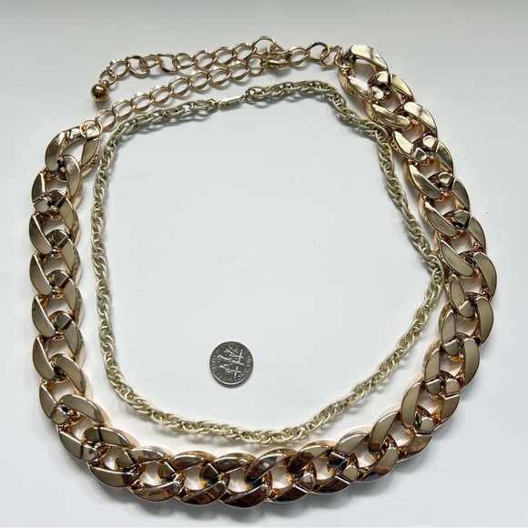 Two Gold Chain Necklaces - Picture 6 of 9